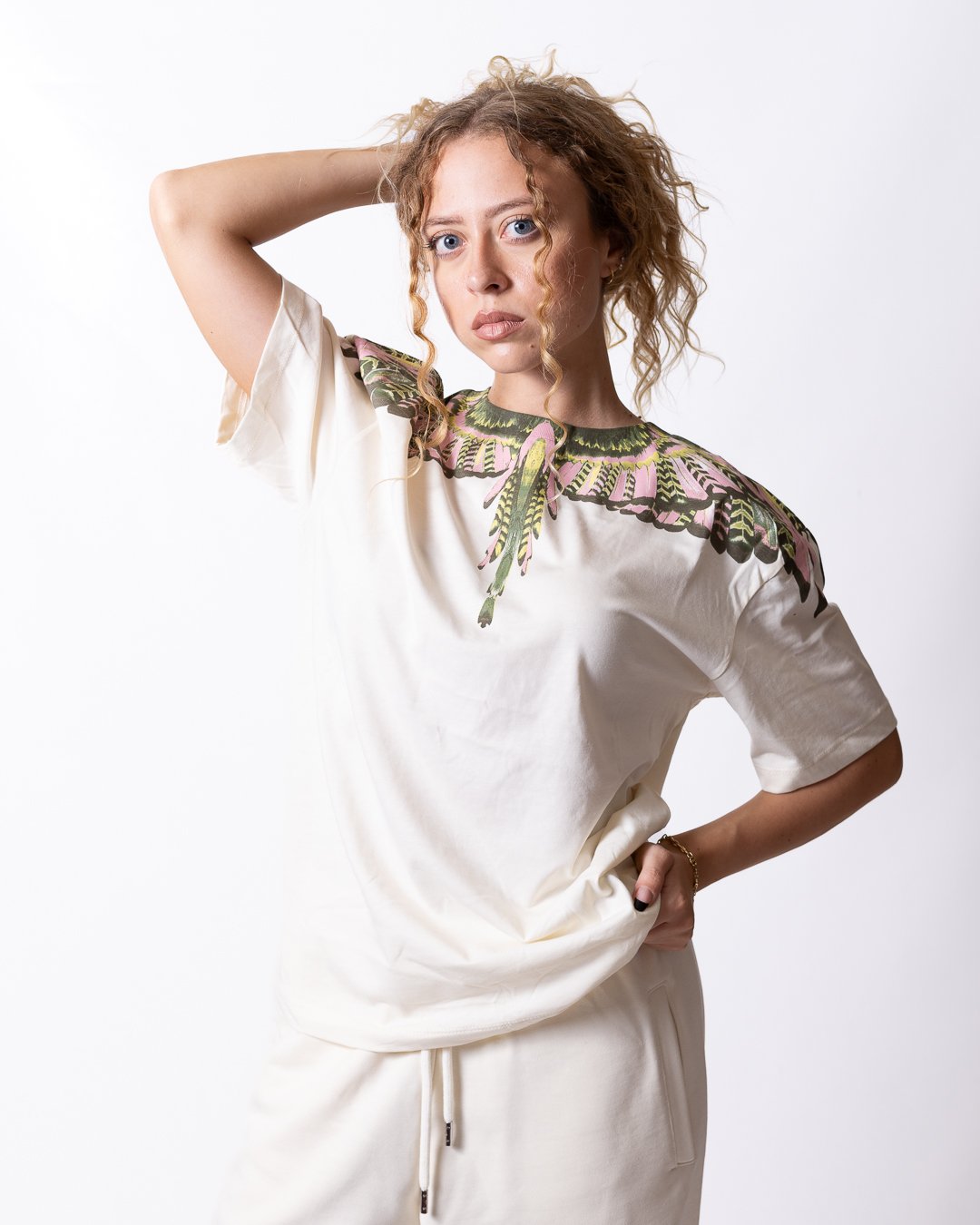T-shirt County of Milan con grafica ali donna