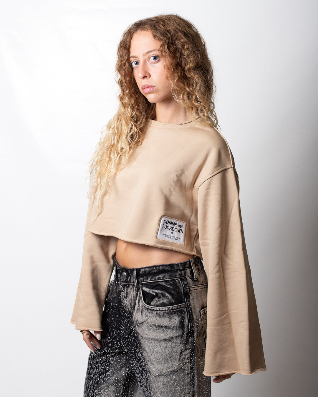 Felpa Comme des Fuckdown cropped con etichetta donna