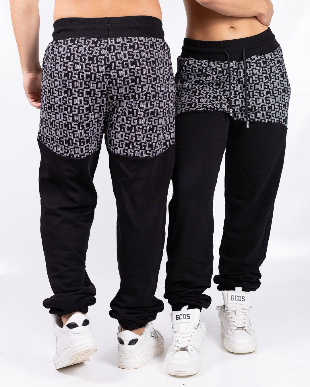 Pantalone GCDS con logo allover a contrasto 
