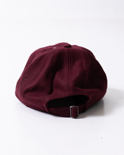 Cappello Colmar in lana con visiera e logo in rilievo