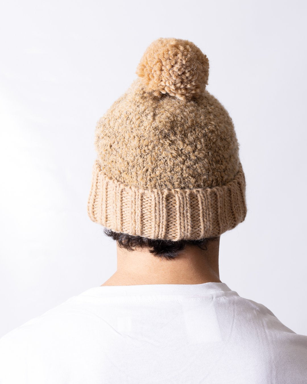 Cappello Colmar in filato bouclè con pompon