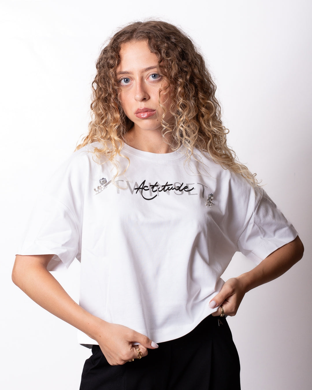 T-Shirt Twinset Actitude cropped con gioielli donna