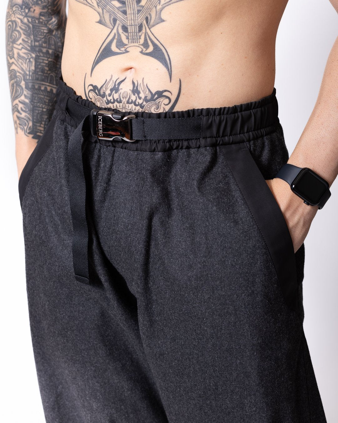 Pantalone Iceberg in lana mix di tessuti e fibbia a scatto logata