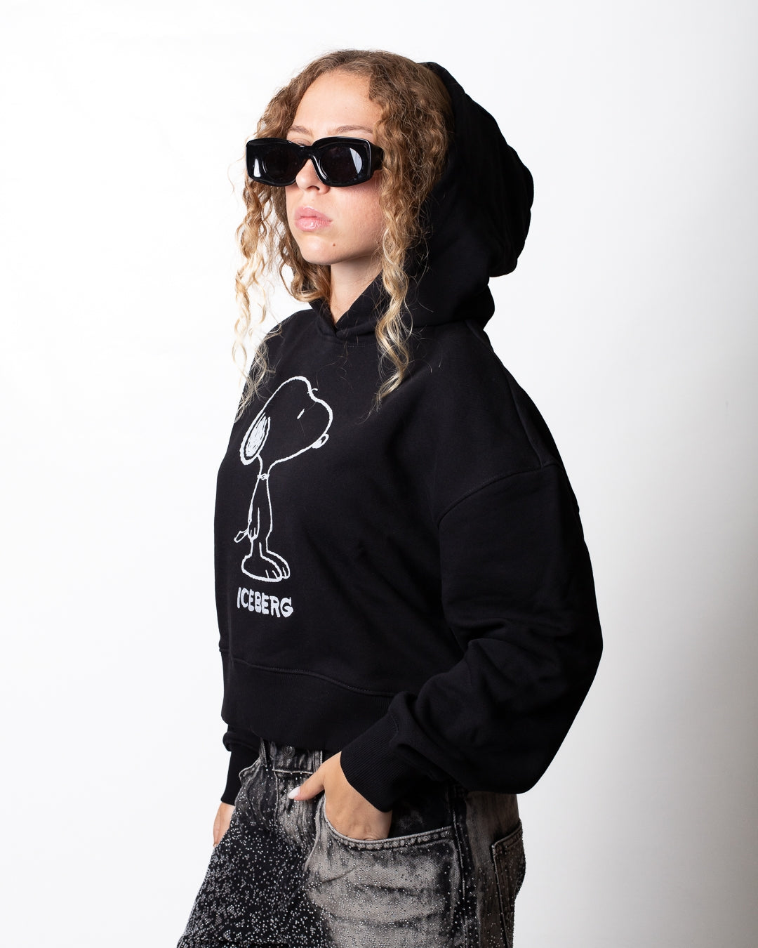 Felpa Iceberg cropped con cappuccio e stampa Snoopy donna