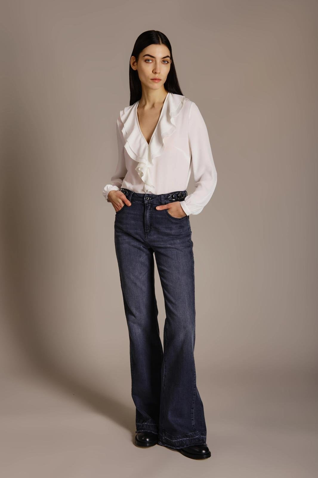 Pantalone Nenette flare con dettaglio catena