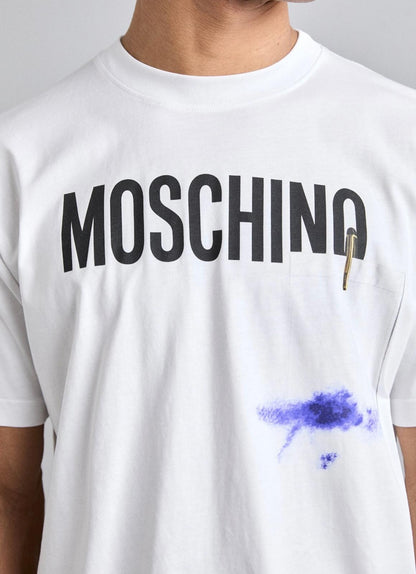 T-Shirt Moschino con maxi logo e taschino stampa uomo