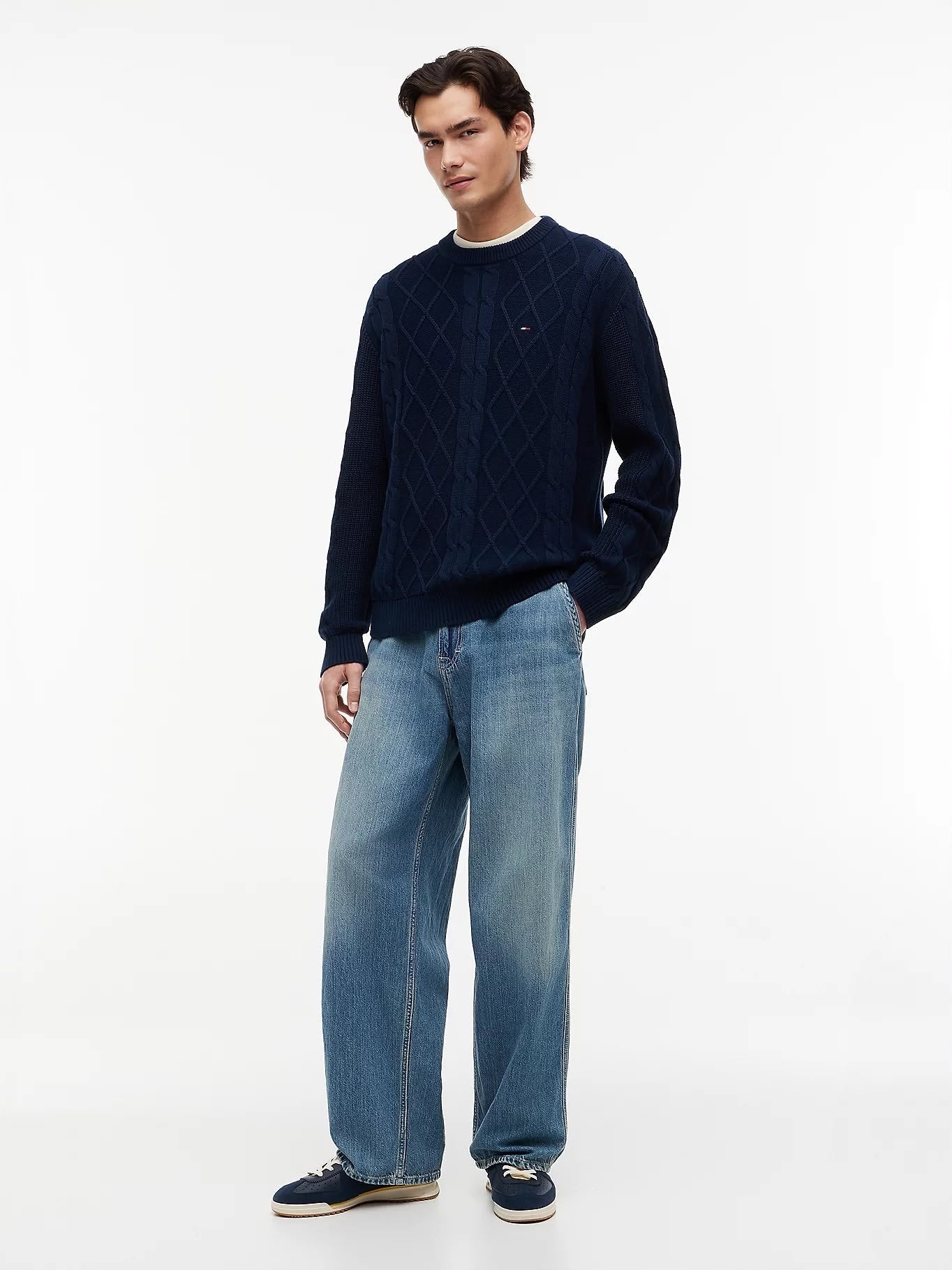 Maglia Tommy Jeans girocollo ricamata con logo flag uomo