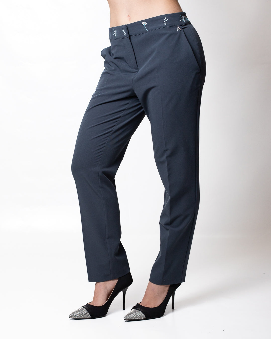 Pantalone Twinset Actitude con fiori ricamati donna
