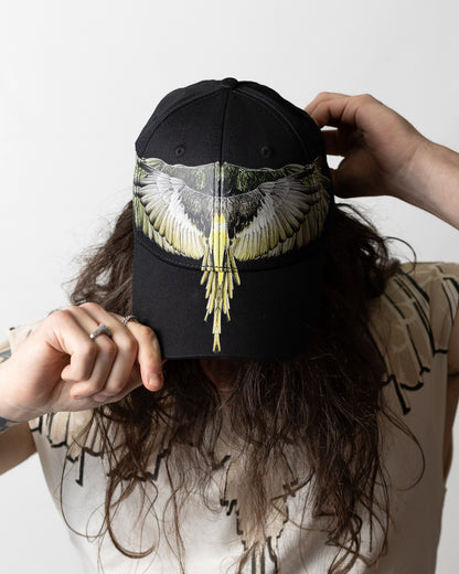 Cappello Marcelo Burlon con visiera "Icon Wings Yellow"