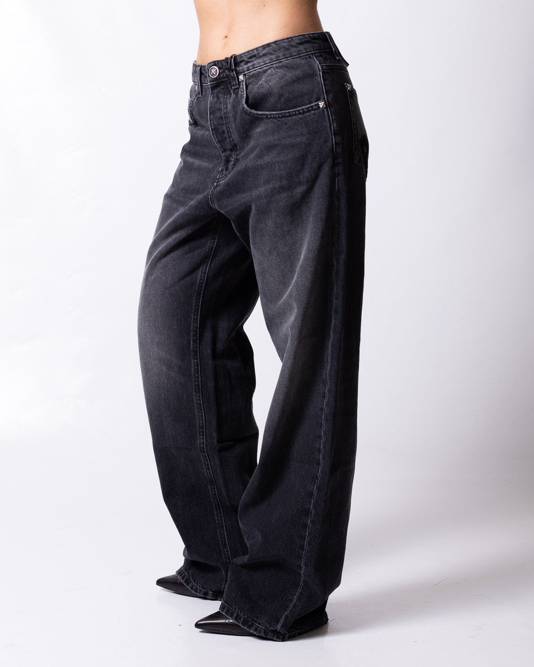 Jeans John Richmond con logo patch "Rich" in velluto