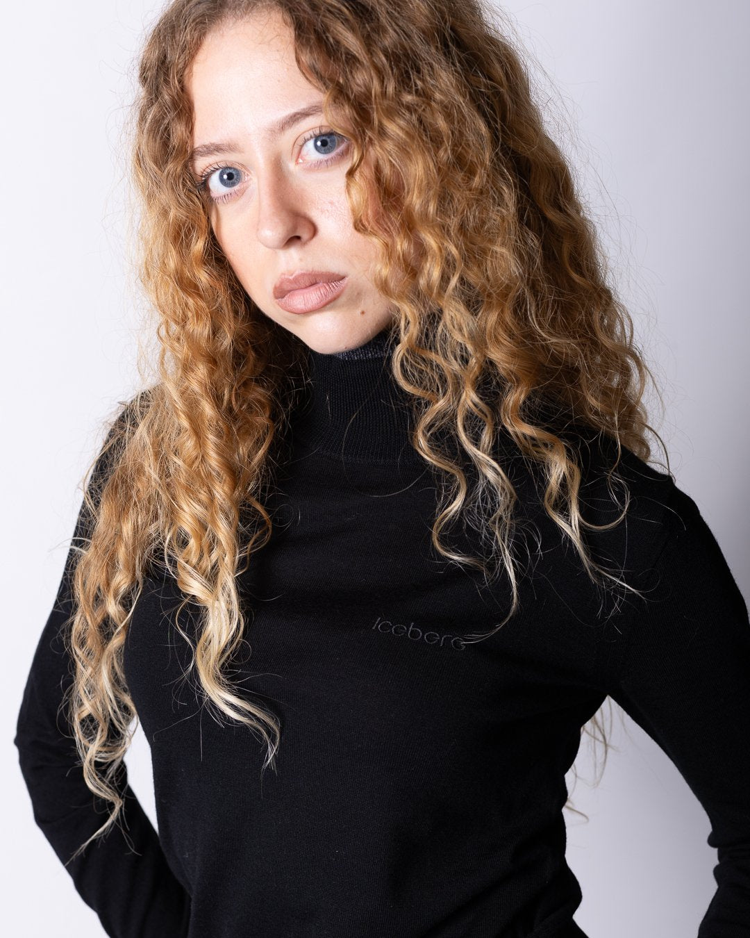 Maglia Iceberg in lana collo alto e logo ricamato