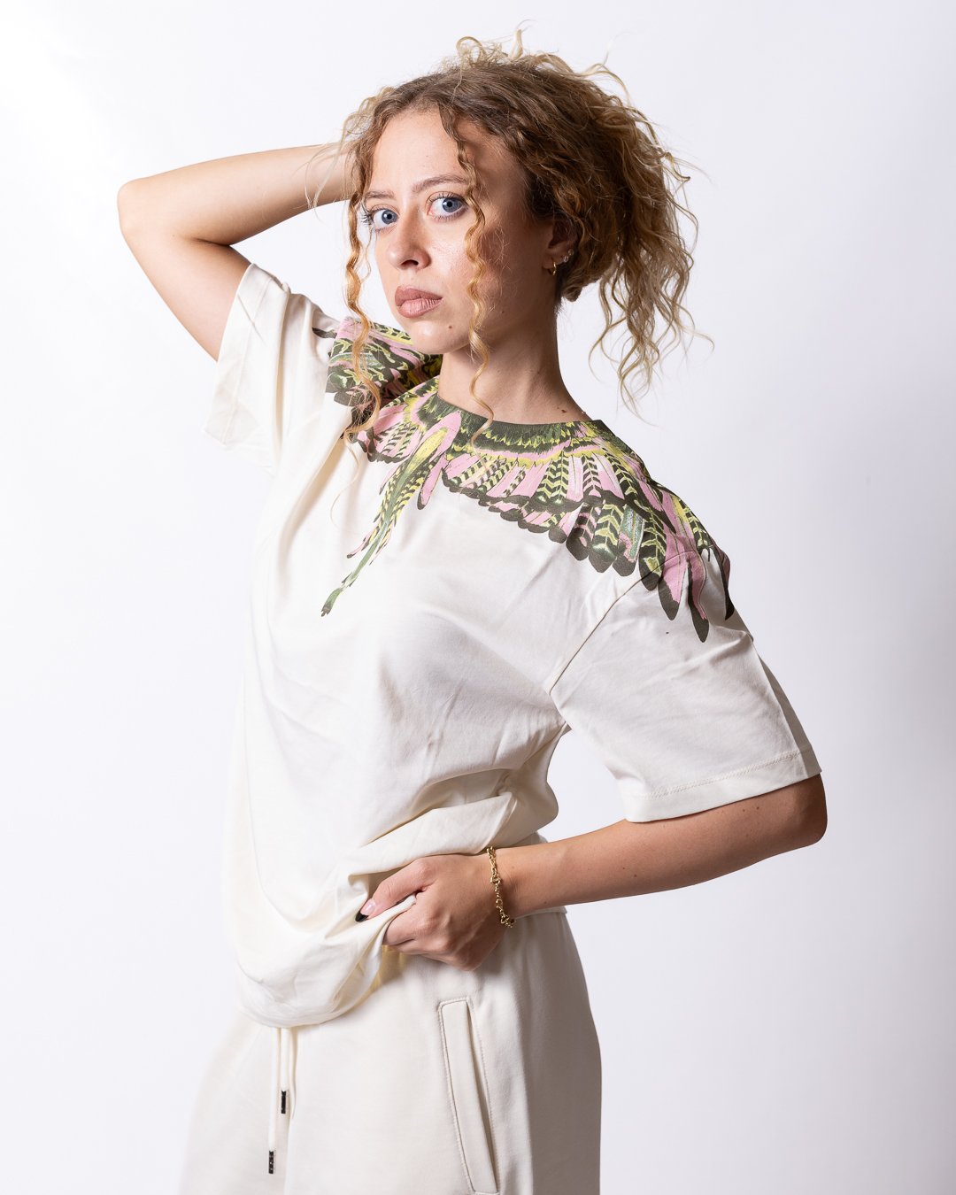 T-shirt County of Milan con grafica ali donna