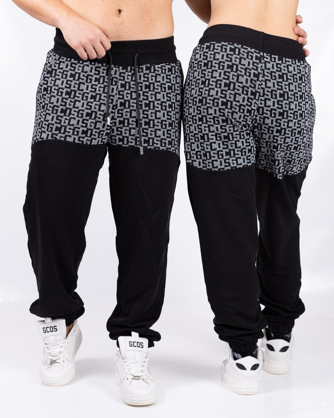 Pantalone GCDS con logo allover a contrasto 