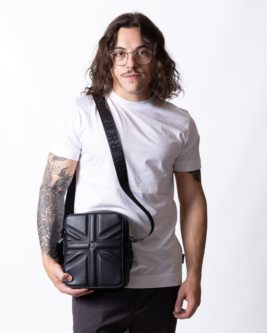 Tracolla John Richmond in ecopelle con ricami in rilievo, logo "JR" e dettagli jacquard