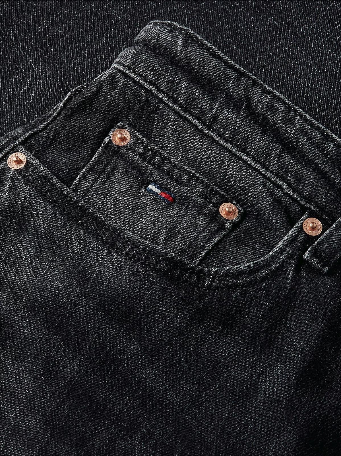 Jeans Tommy Jeans con patch logo