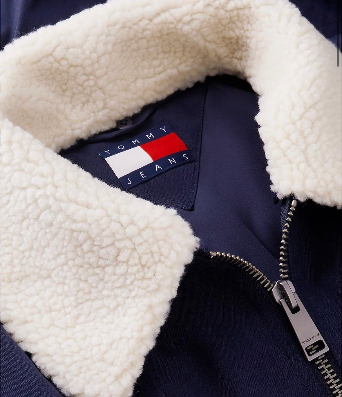 Giubbotto Tommy Jeans da aviatore relaxed fit imbottito con patch logo