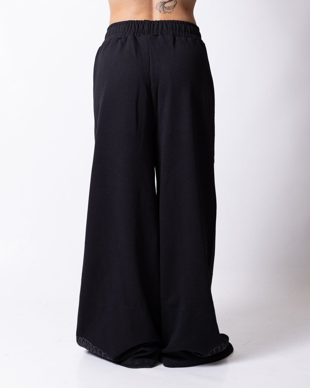 Pantalone County of Milan con grafica brillantinata