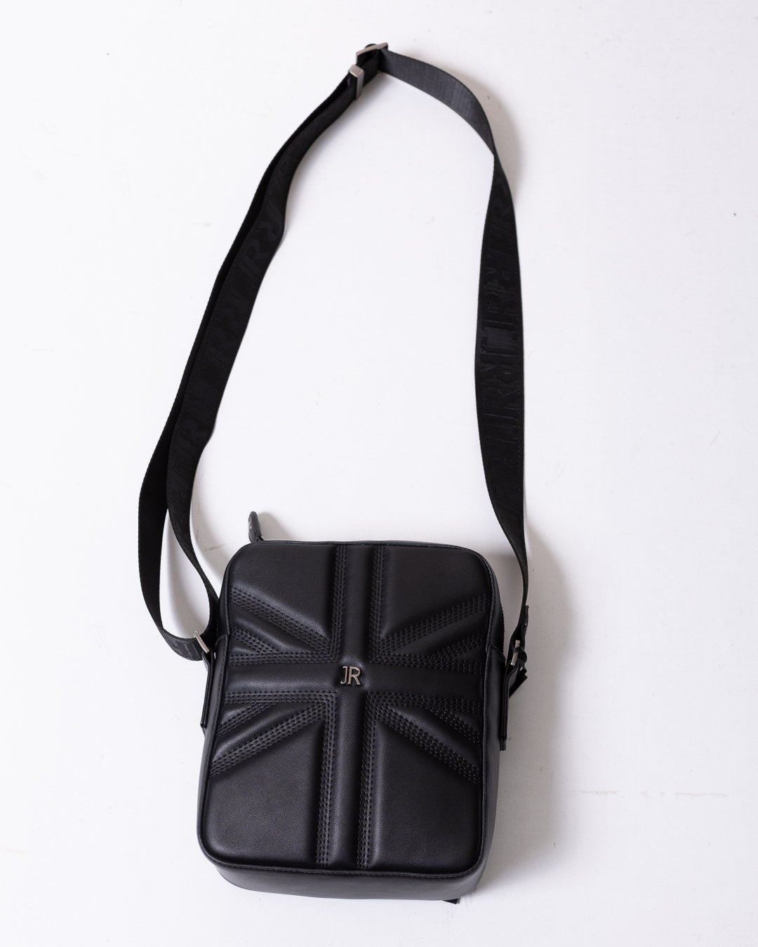 Tracolla John Richmond in ecopelle con ricami in rilievo, logo "JR" e dettagli jacquard