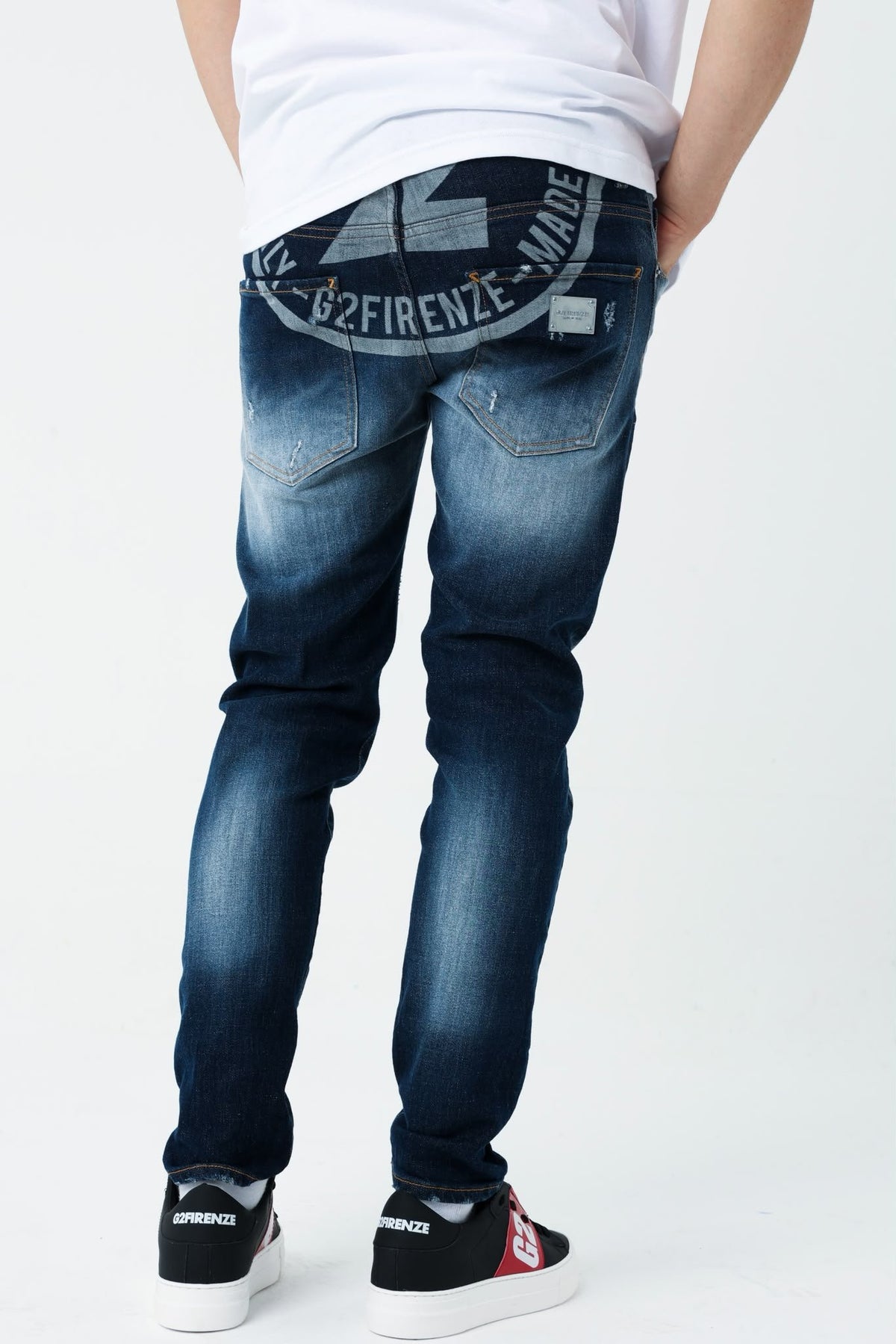 Jeans G2Firenze con applicazione metallica e grafica sul retro