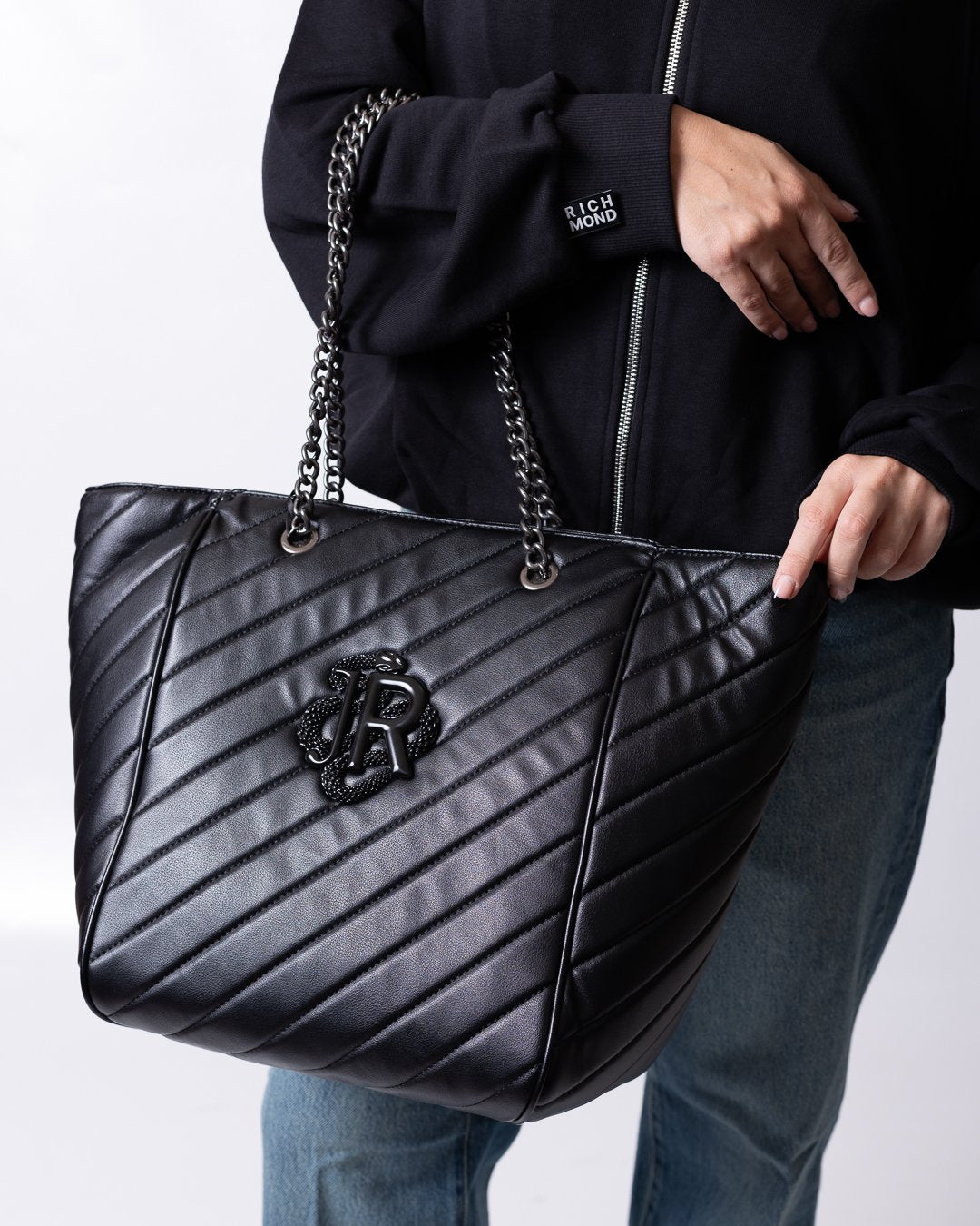 Borsa John Richmond con logo "JR" dalla finitura opaca