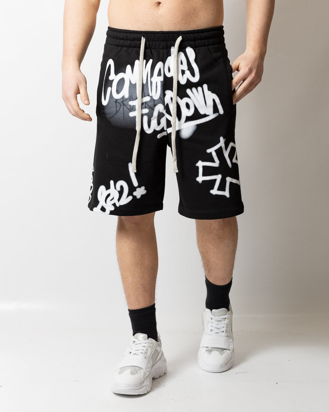 Bermuda Comme des Fuckdown in felpa con stampa spray uomo