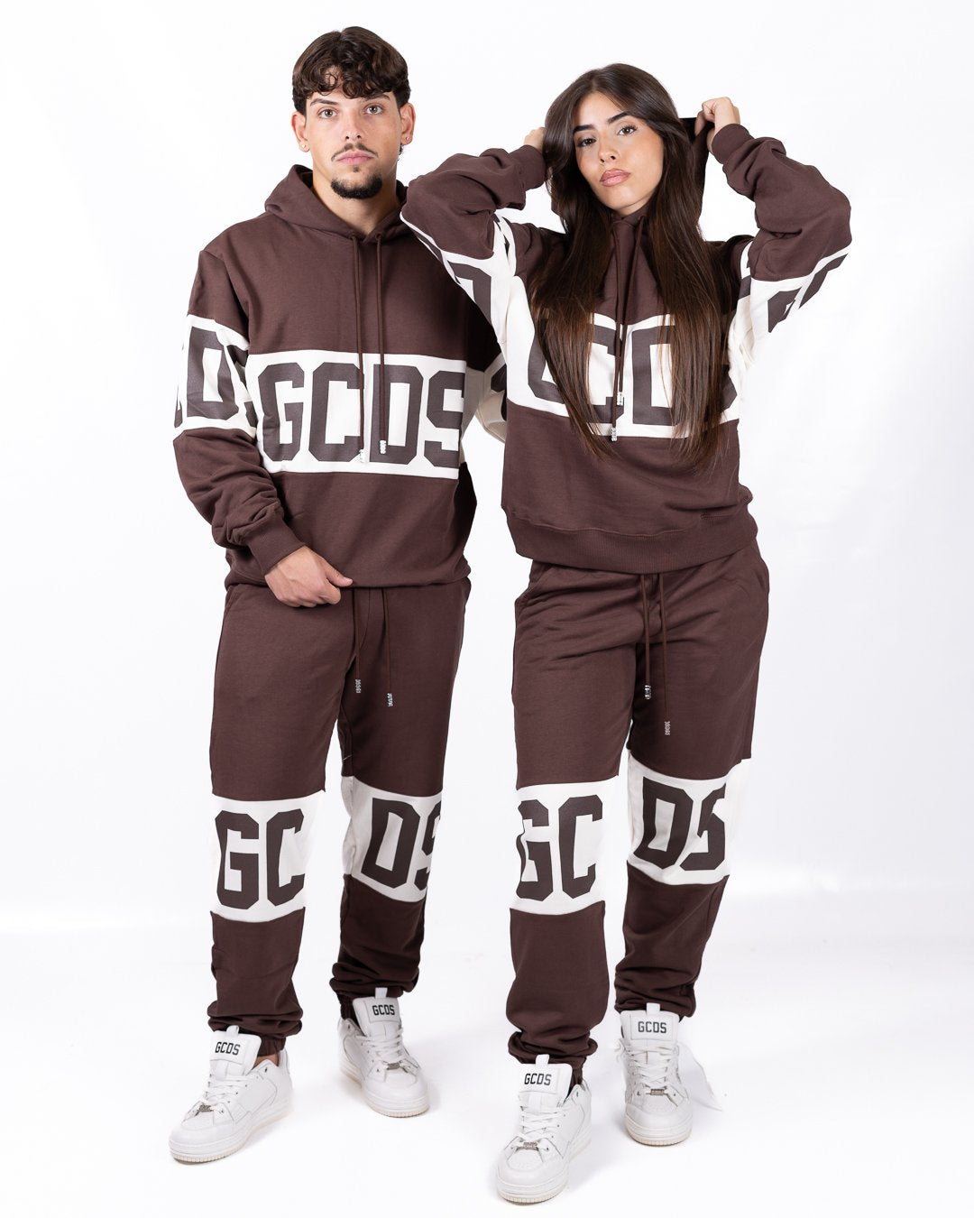 Felpa GCDS con cappuccio e maxi logo a contrasto
