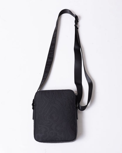 Tracolla John Richmond in ecopelle con texture in rilievo, logo "JR" e dettagli jacquard