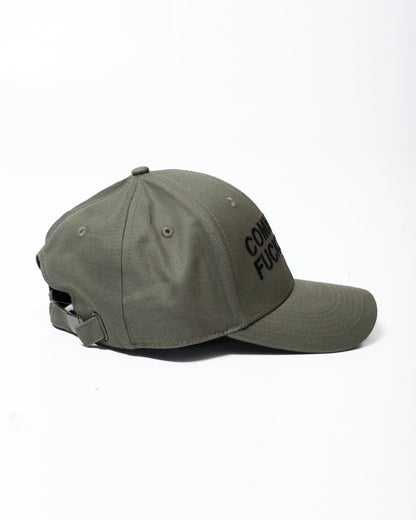 Cappello Comme des Fuckdown con logo ricamato