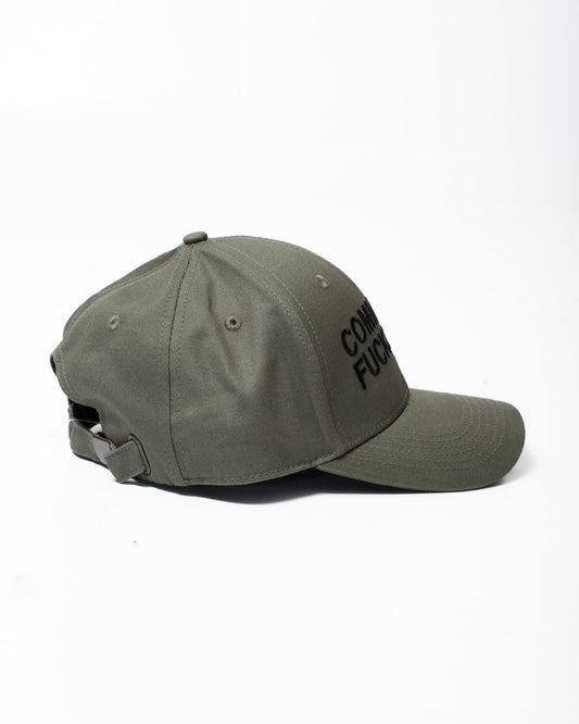 Cappello Comme des Fuckdown con logo ricamato
