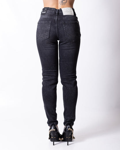 Jeans Richmond X con logo patch e dettagli metallici