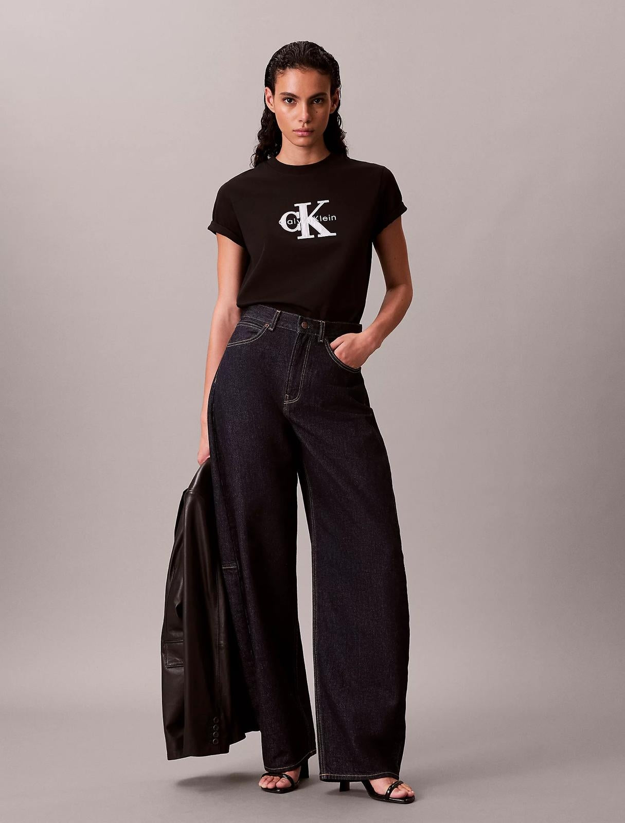 T-Shirt Calvin Klein con logo ricamato donna