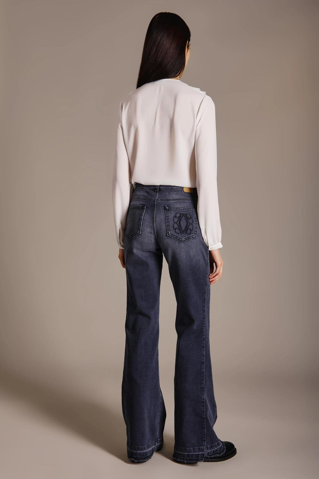 Pantalone Nenette flare con dettaglio catena