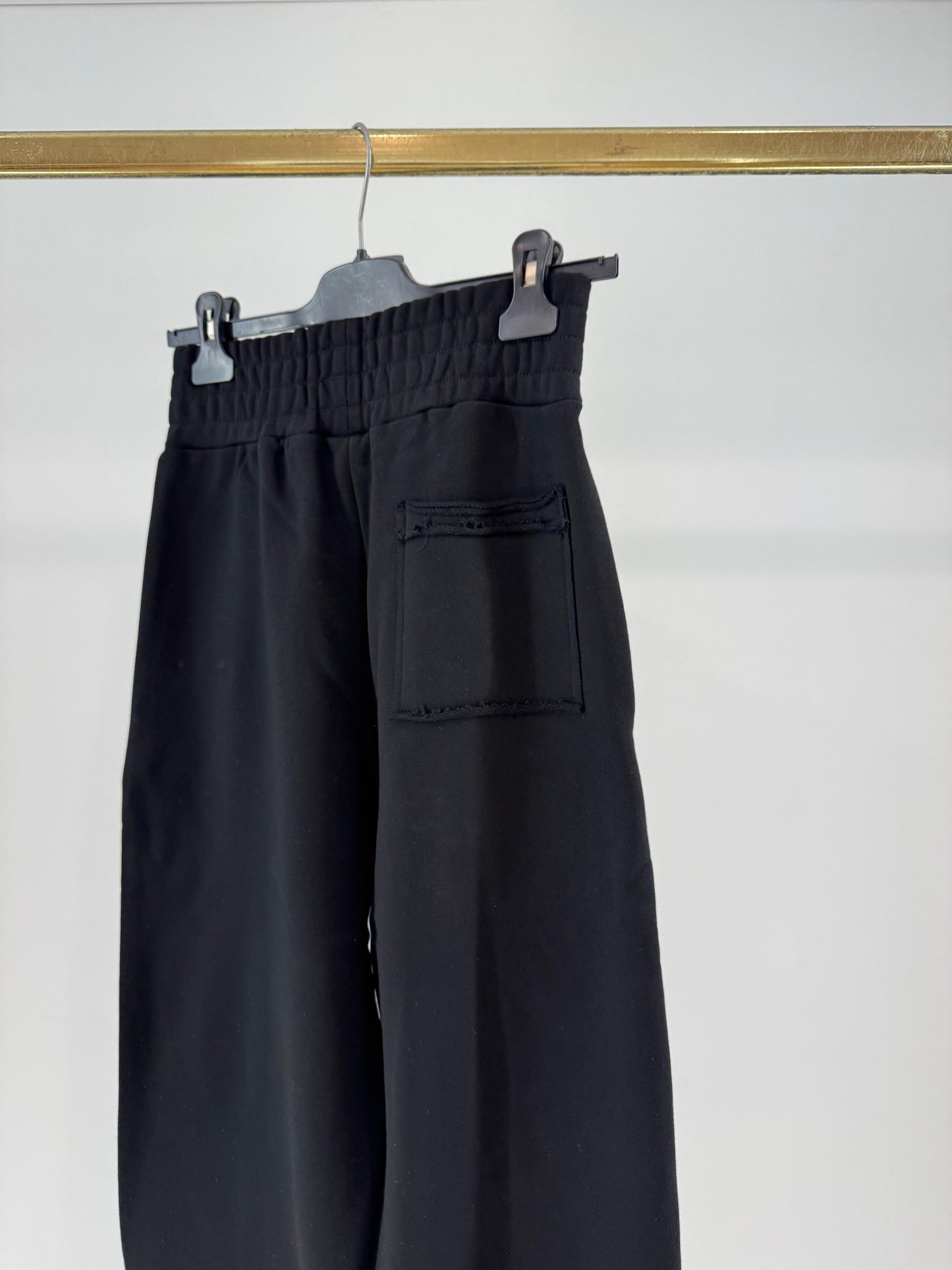 Pantalone Comme des Fuckdown in felpa con nervature ed etichetta donna