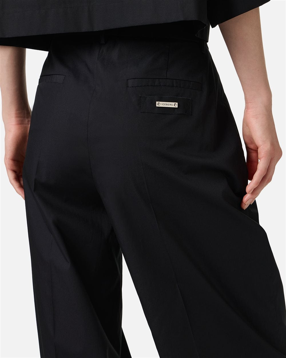 Pantalone Iceberg svasato con dettagli metallici donna