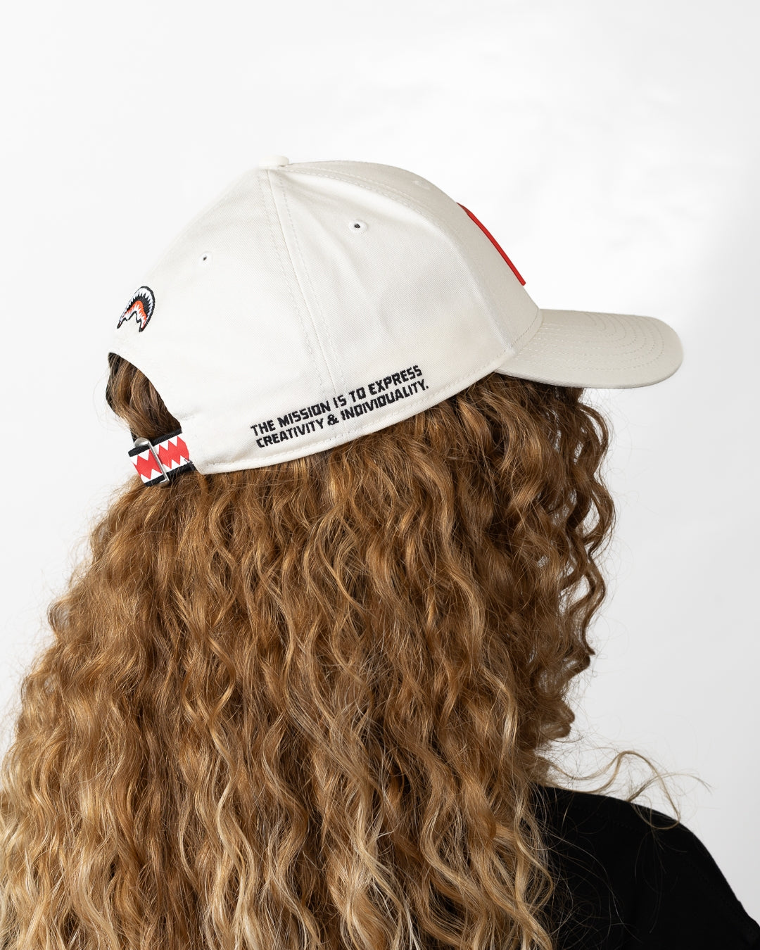 Cappello Sprayground con patch logata