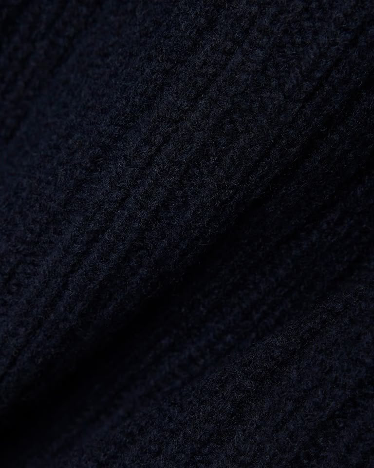 Maglia Lacoste scollo a "V" in lana a costine con logo ricamato
