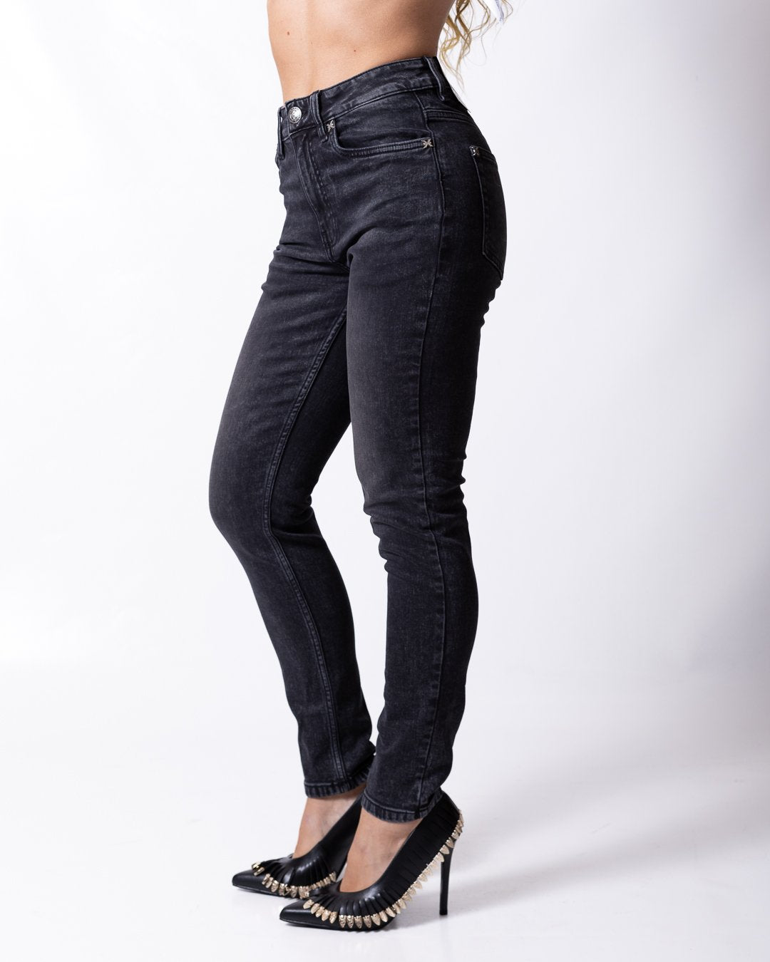 Jeans Richmond X con logo patch e dettagli metallici