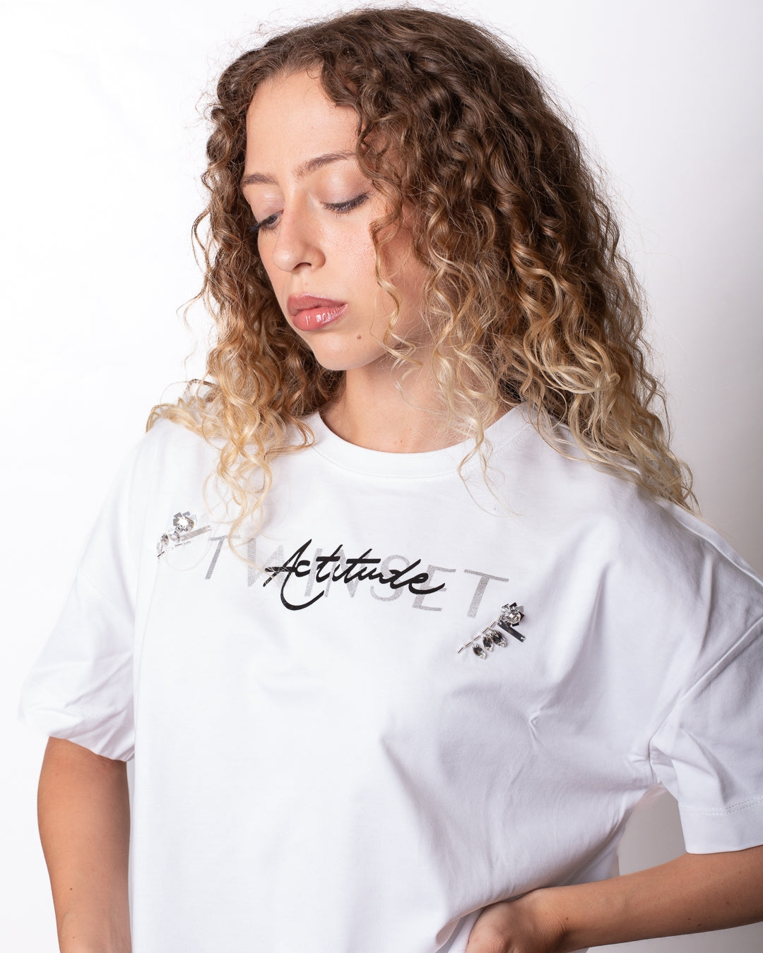 T-Shirt Twinset Actitude cropped con gioielli donna