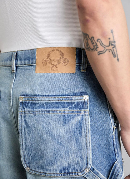 Bermuda Moschino in denim blu con tasconi e dettagli uomo