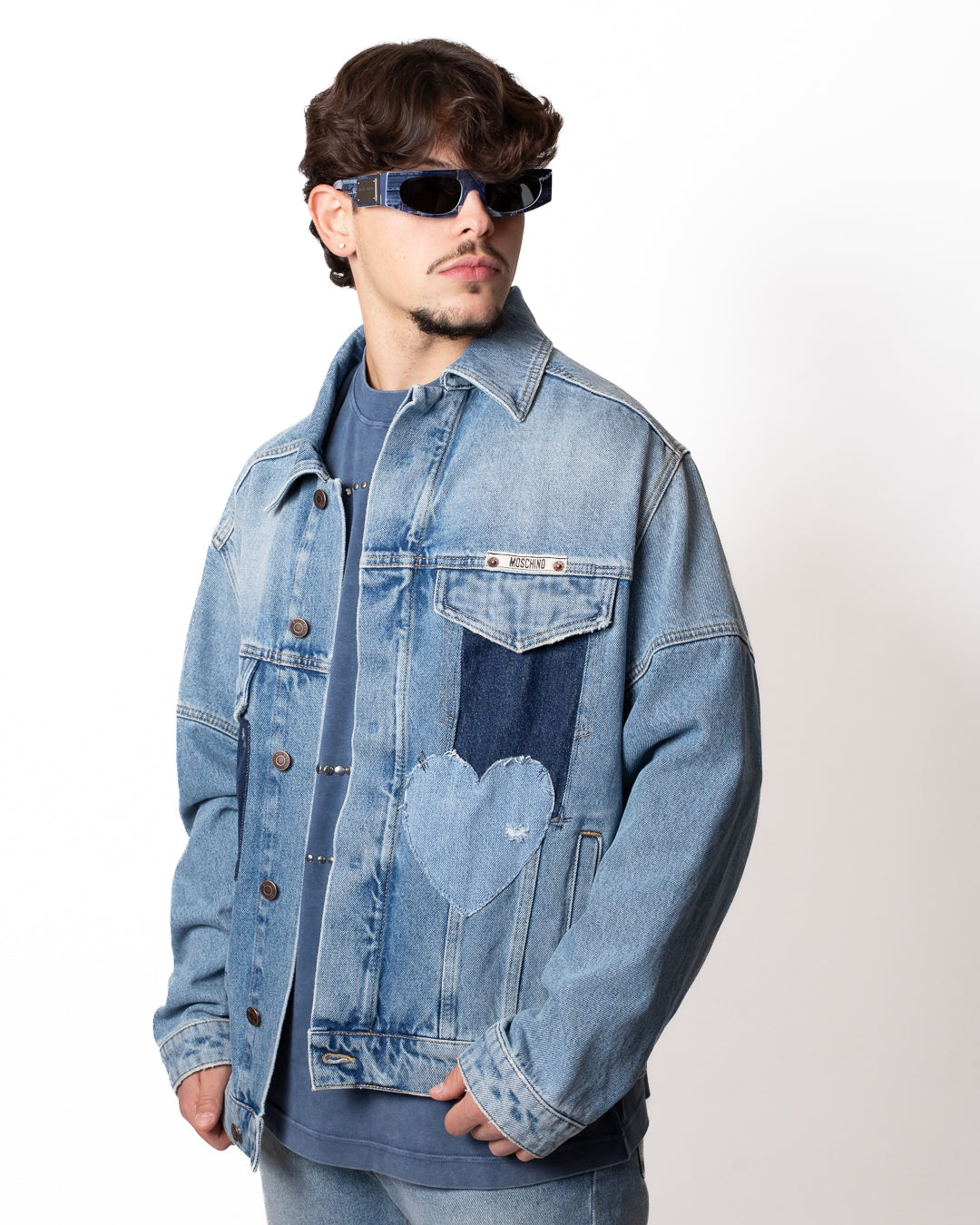 Giubbotto Moschino in denim con patch