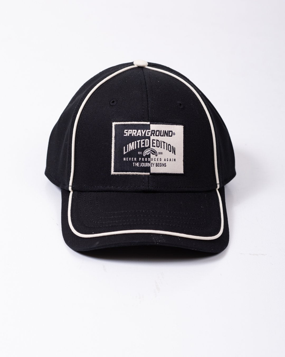 Cappello Sprayground con visiera e logo patch black and white