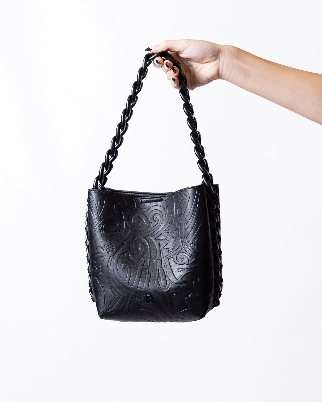 Borsa John Richmond con incisioni, rilievi e logo "JR"