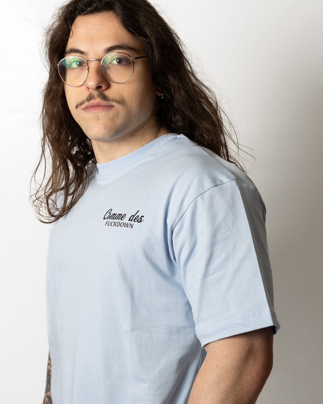 T-Shirt Comme des Fuckdown con stampa signature uomo