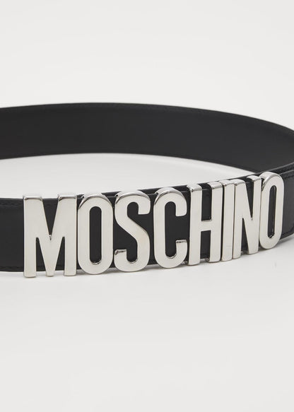 Cinta Moschino in pelle di vitello con placca logata