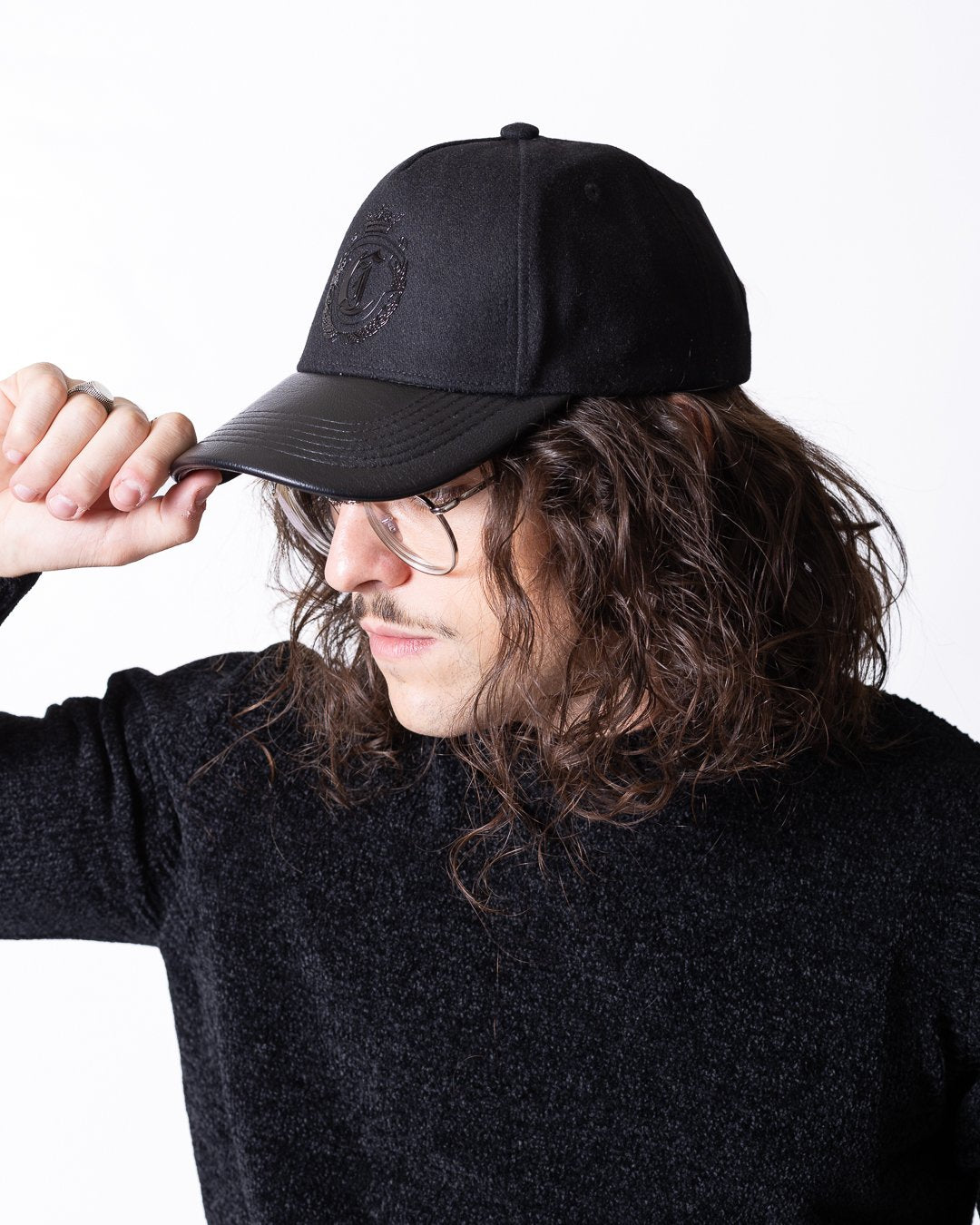 Cappello Just Cavalli in lana ed ecopelle con visiera e logo in rilievo