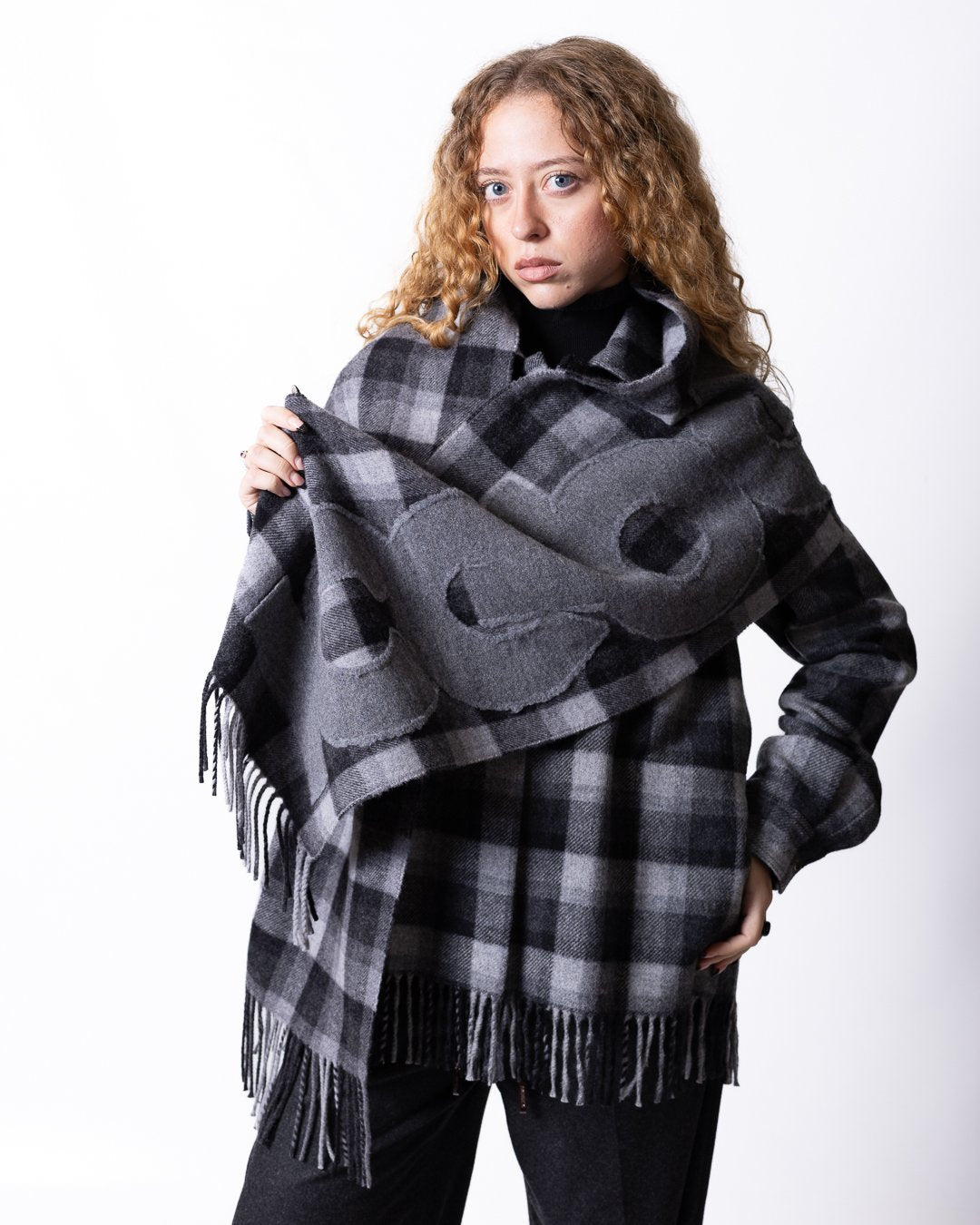 Sciarpa Iceberg in lana motivo tartan con frange e logo