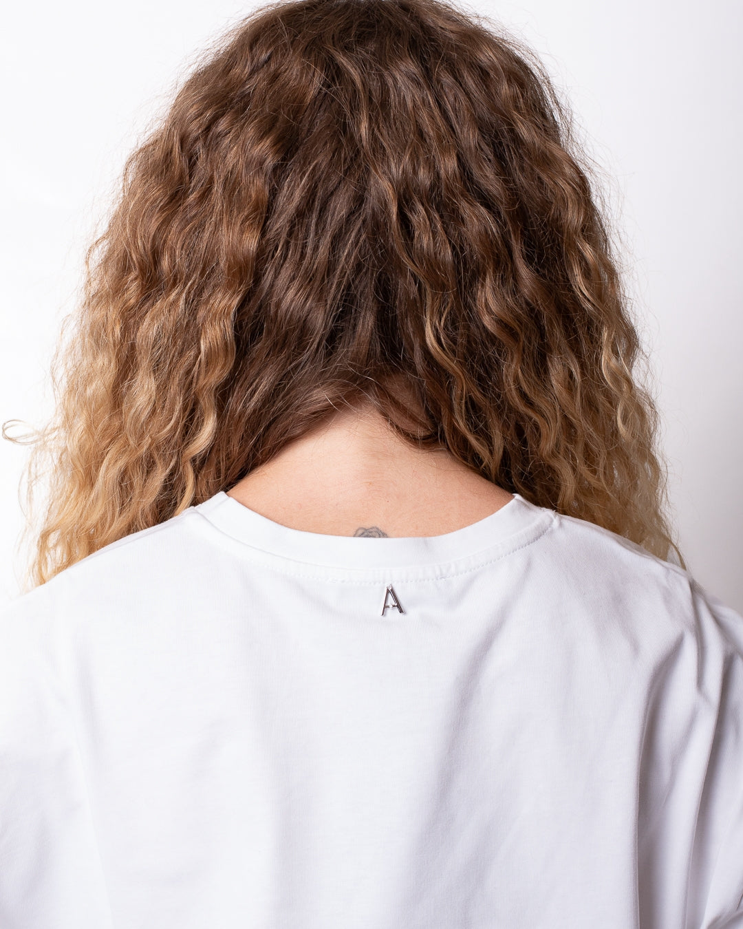 T-Shirt Twinset Actitude cropped con gioielli donna