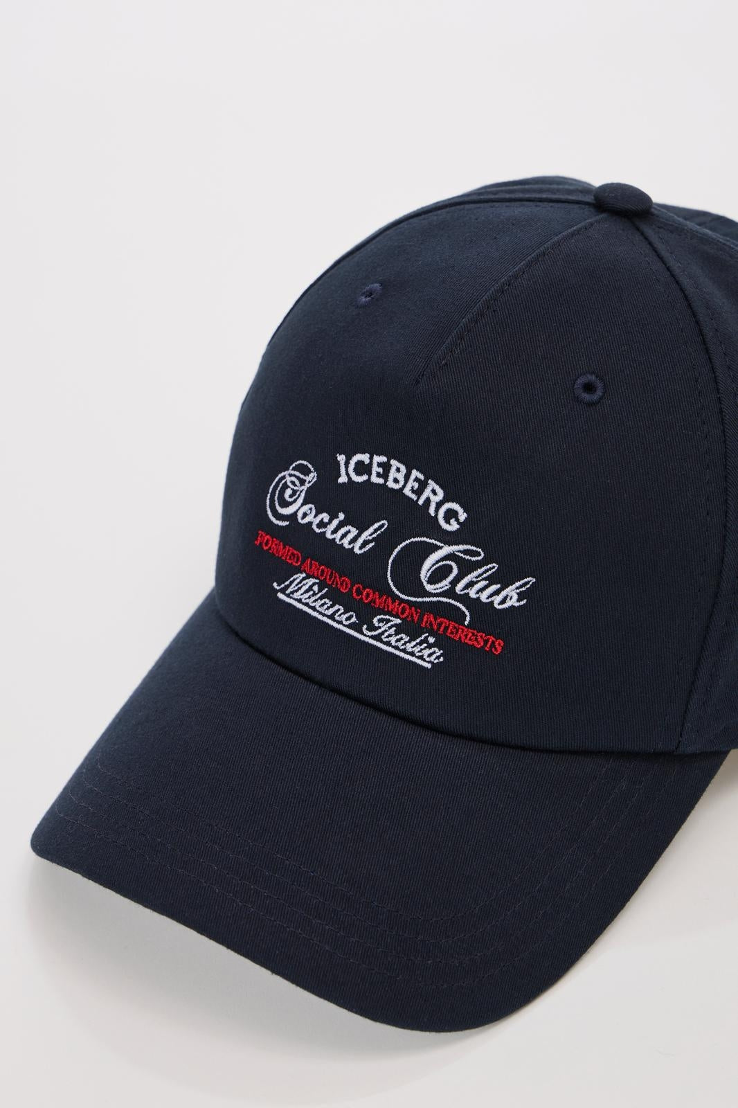 Cappello Iceberg con ricamo logato