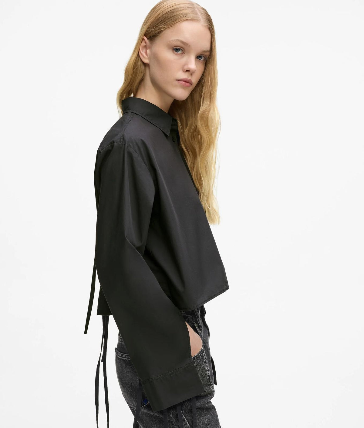 Blusa Karl Lagerfeld Jeans cropped con laccetti donna