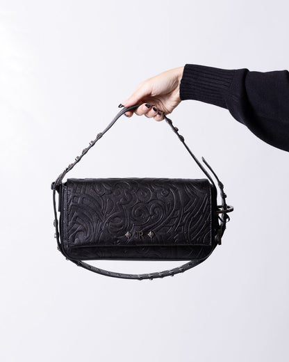 Borsa John Richmond texture in rilievo con borchie e logo